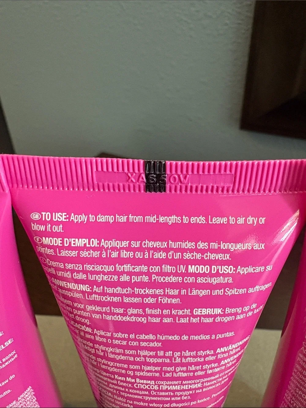 Matix Keep Me Vivid Color Velvetizer - Bright Pink Tubes